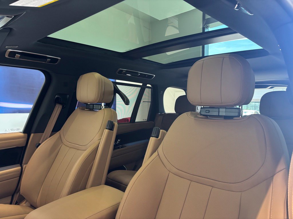New 2026 Land Rover Range Rover Long Wheelbase SE AWD/4WD image 8