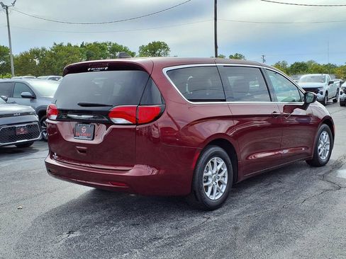 Used 2023 Chrysler Voyager LX FWD image 4