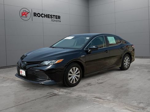 Used 2019 Toyota Camry LE FWD image 7