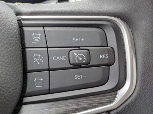 Used 2023 Jeep Wagoneer L Series II RWD image 19