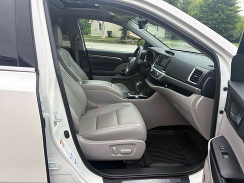 Used 2019 Toyota Highlander Limited AWD/4WD image 28