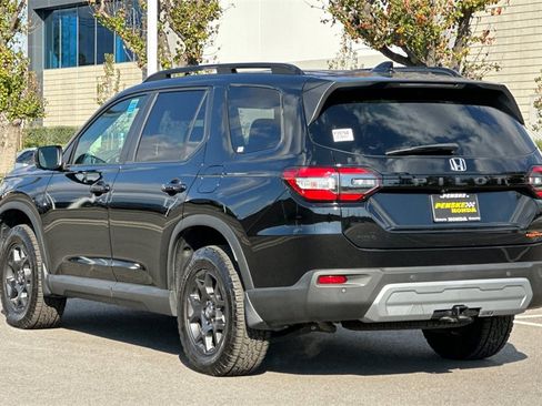 Used 2025 Honda Pilot TrailSport image 6