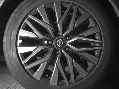 Used 2025 Nissan Altima 2.5 SV FWD image 15