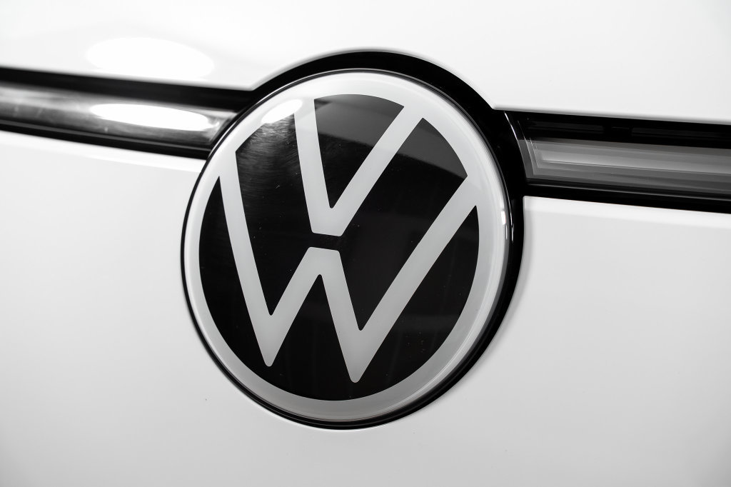 Used 2025 Volkswagen ID. Buzz 1st Edition AWD/4WD image 18