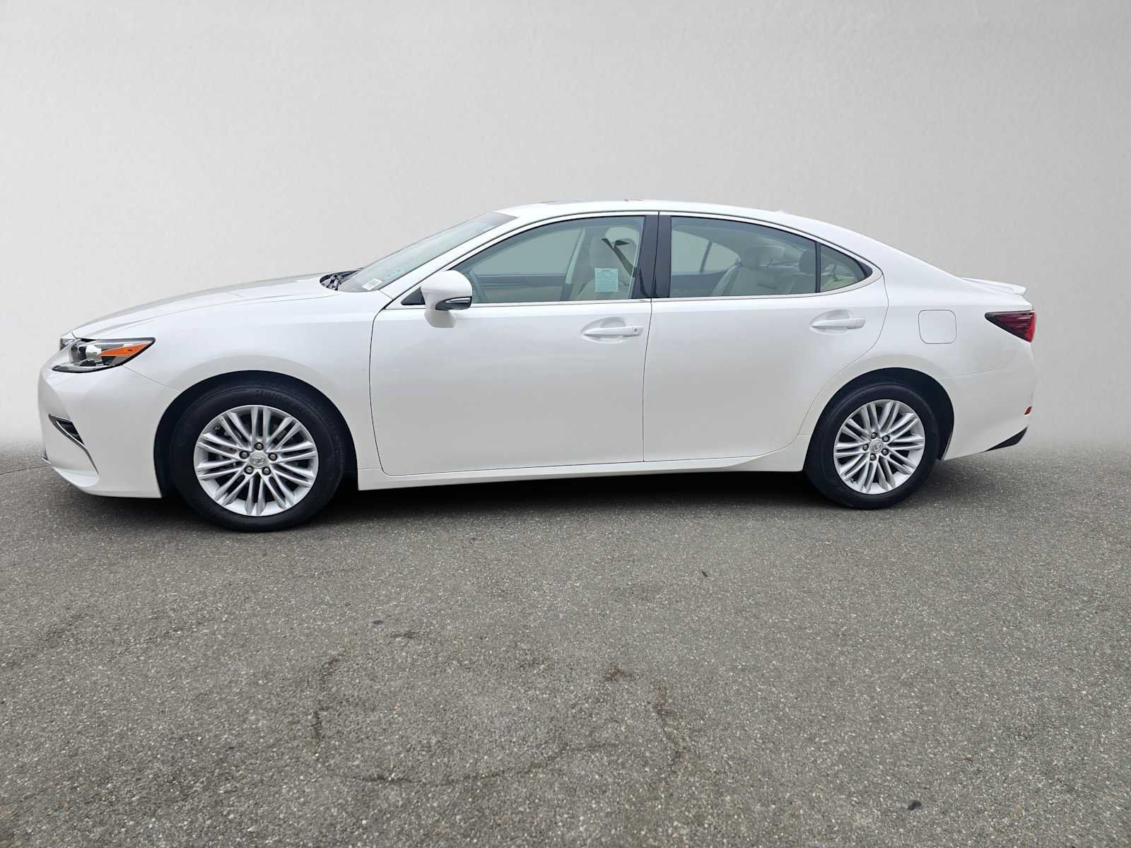 Used 2017 Lexus ES 350 w/ Accessory Package FWD image 6