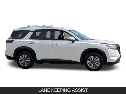 Used 2023 Nissan Pathfinder SL w/ Black Appearance Package FWD image 6
