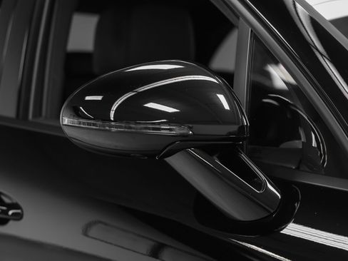 Certified 2025 Porsche Macan AWD/4WD image 14