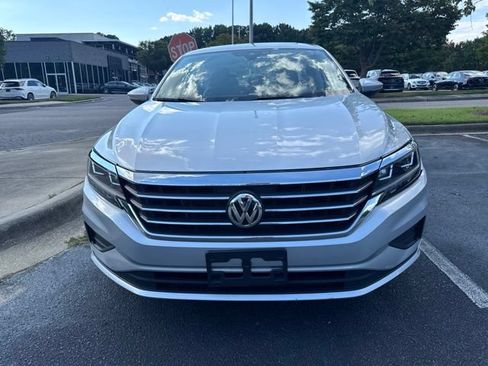 Used 2021 Volkswagen Passat 2.0T SE FWD image 2