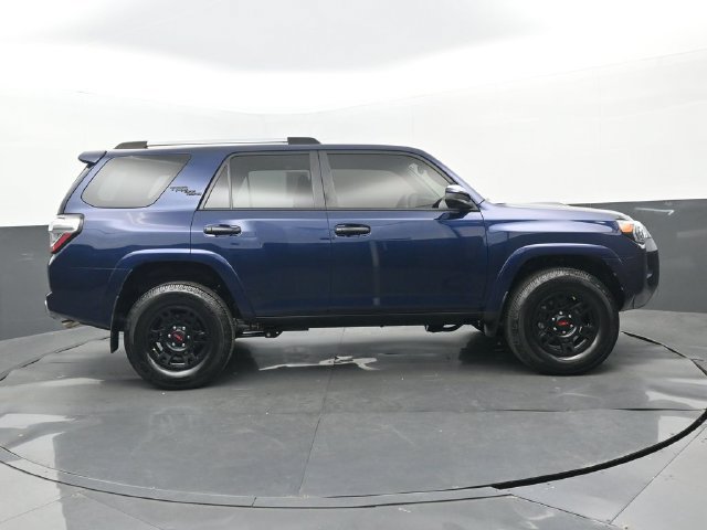 Used 2018 Toyota 4Runner TRD Off-Road AWD/4WD image 2