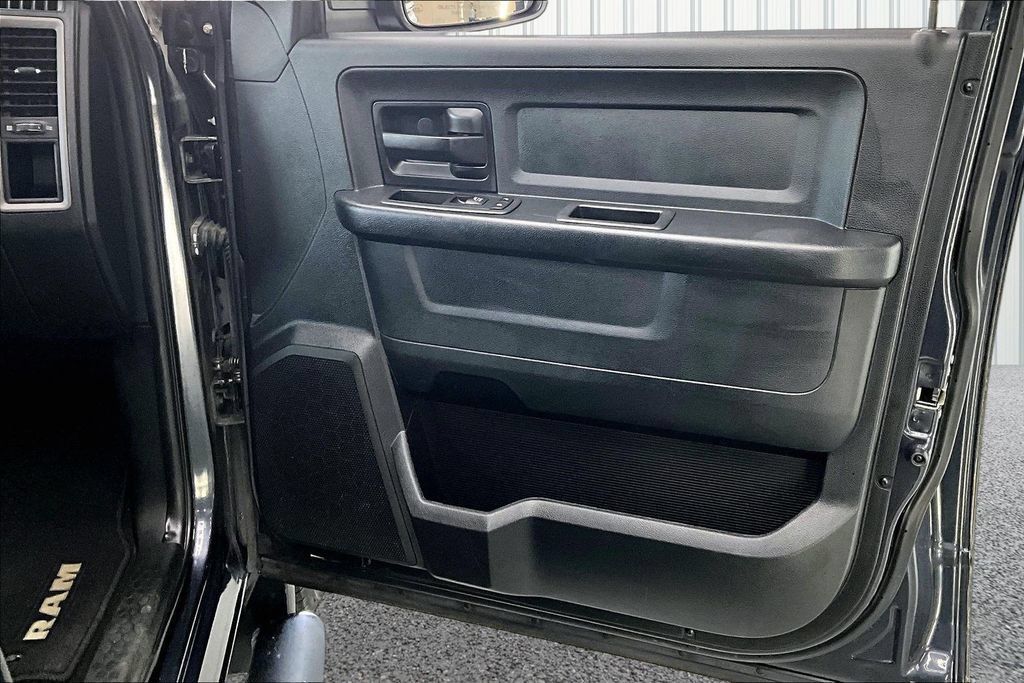 Used 2018 RAM 1500 Express AWD/4WD image 23