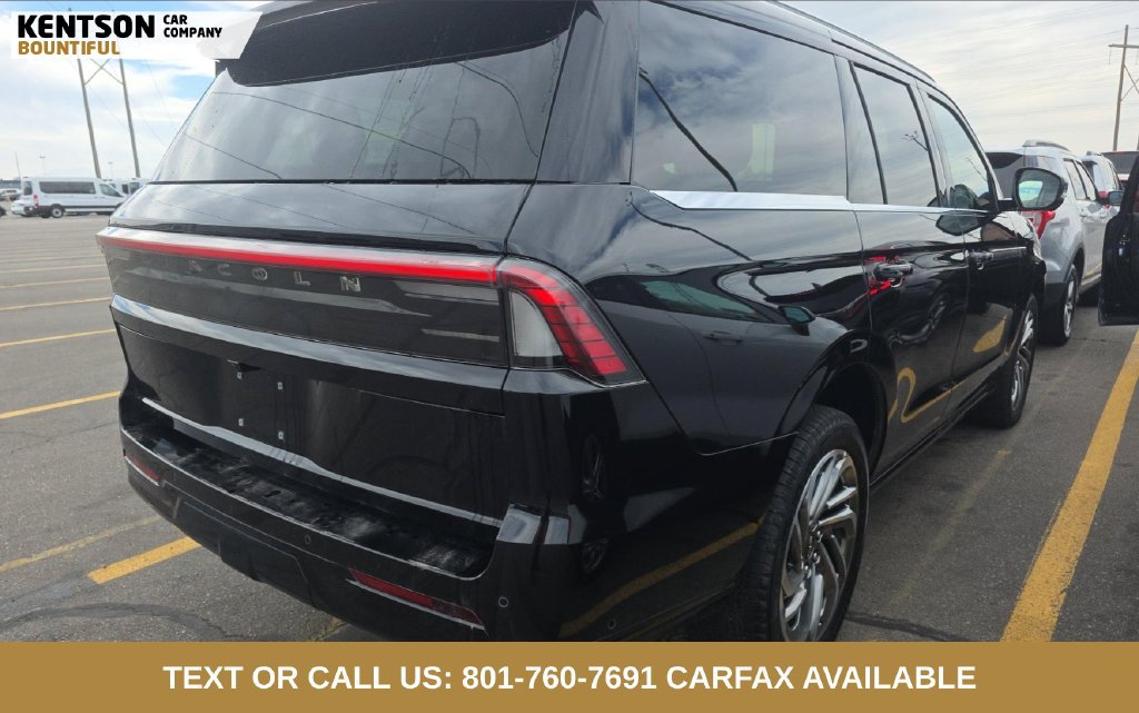 Used 2025 Lincoln Navigator Reserve AWD/4WD image 3