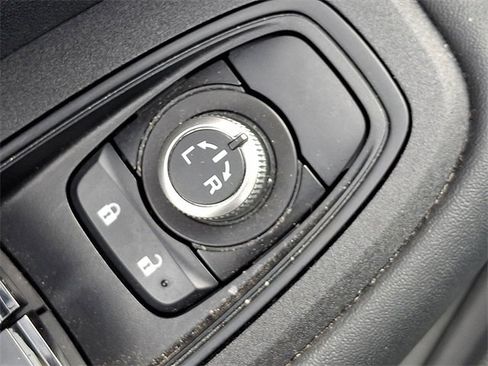 Used 2023 Subaru Outback Premium image 28