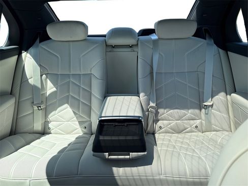 New 2025 BMW 750e xDrive image 20