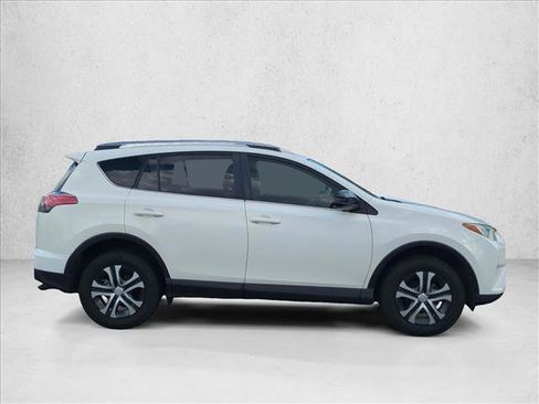 Used 2017 Toyota RAV4 LE image 4