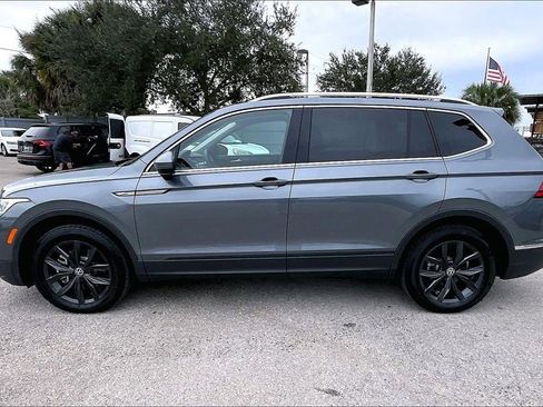 Certified 2024 Volkswagen Tiguan SE w/ Panoramic Sunroof Package image 8