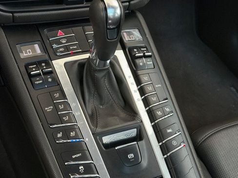 Used 2021 Porsche Macan AWD/4WD image 24
