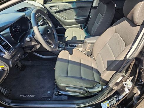 Used 2017 Kia Forte LX image 16