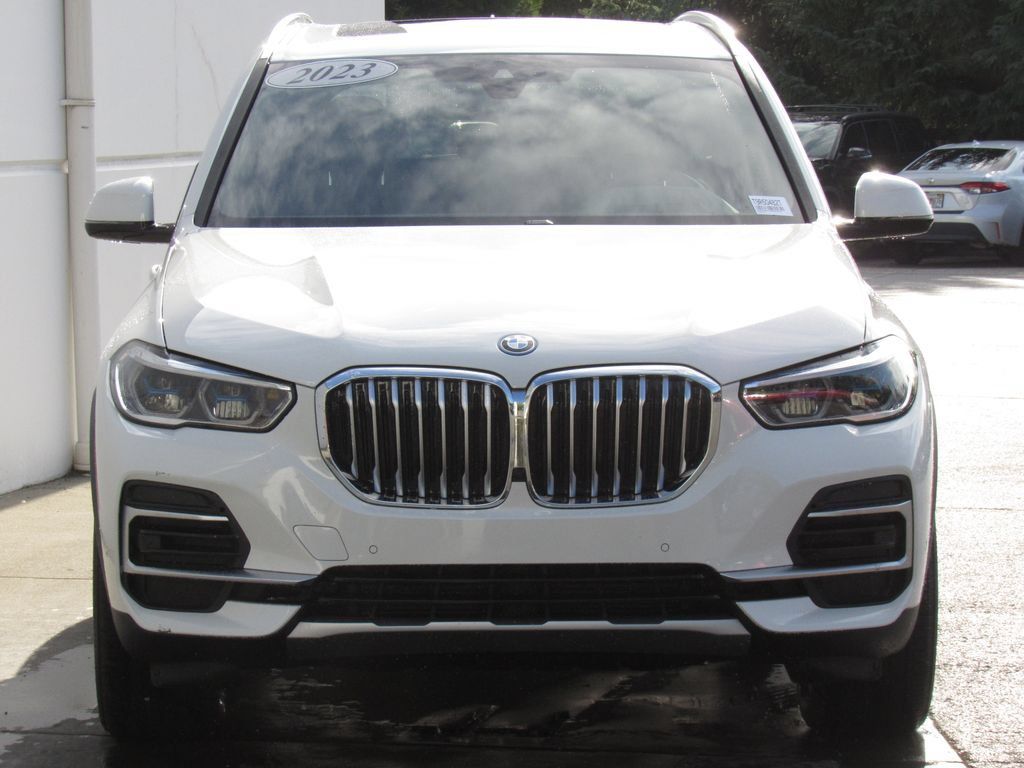 Used 2023 BMW X5 xDrive45e w/ Executive Package AWD/4WD image 3