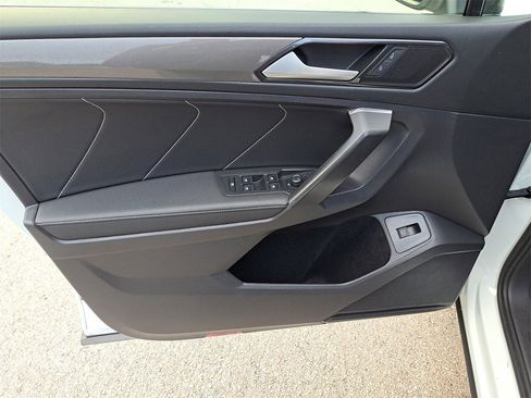Used 2022 Volkswagen Tiguan SE image 13