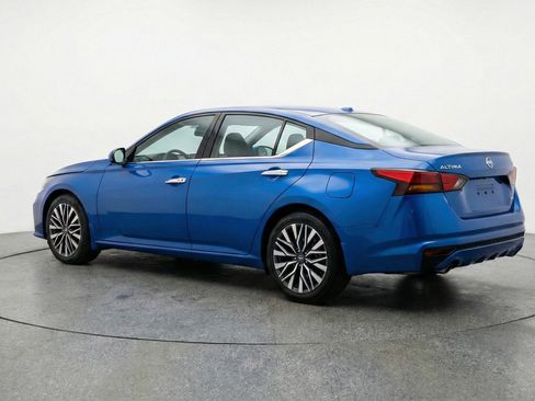 Used 2025 Nissan Altima 2.5 SV FWD image 6