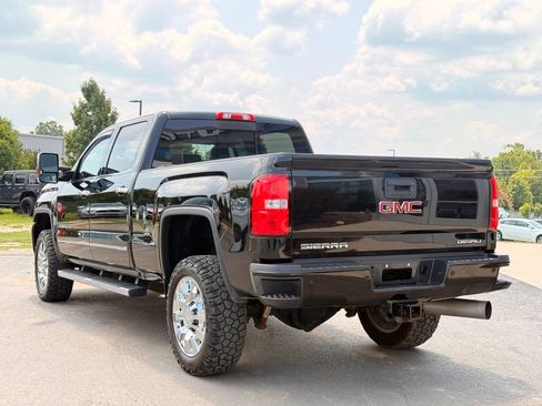 Used 2017 GMC Sierra 2500 Denali w/ Duramax Plus Package AWD/4WD image 10