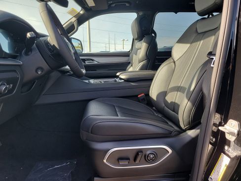 New 2026 Jeep Grand Wagoneer Limited AWD/4WD image 15