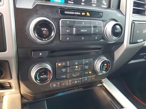 Used 2018 Ford F150 Lariat w/ Equipment Group 502A Luxury AWD/4WD image 23
