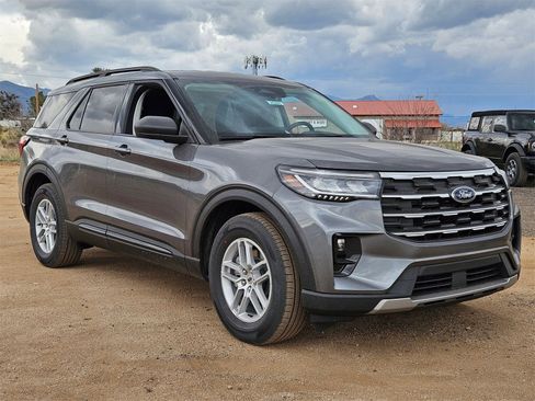 New 2026 Ford Explorer Active w/ Active Comfort Package image 3