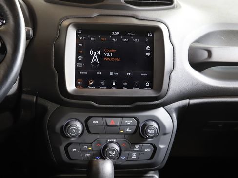 Used 2022 Jeep Renegade Altitude w/ Convenience Group AWD/4WD image 14