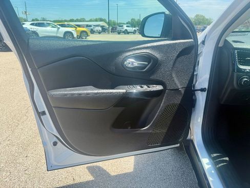 Used 2023 Jeep Cherokee Altitude Lux image 10