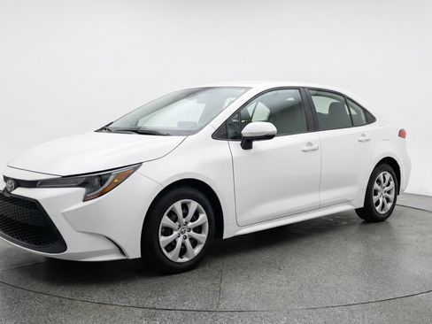 Used 2025 Toyota Corolla LE FWD image 3