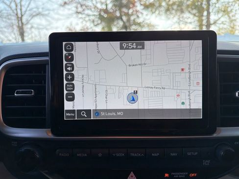 Used 2022 Hyundai Venue Limited image 22