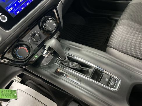 Used 2021 Honda HR-V Sport image 17