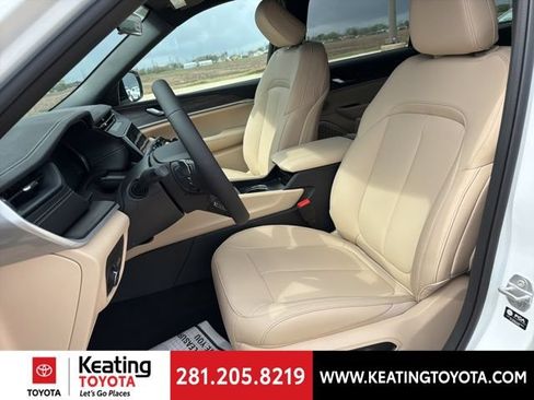 Used 2026 Jeep Grand Cherokee L Limited w/ Limited Altitude Package AWD/4WD image 10