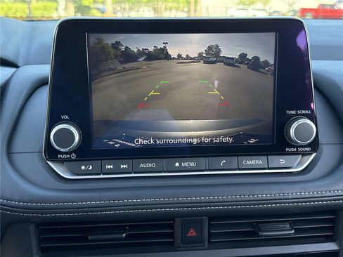 Used 2025 Nissan Rogue S FWD image 6