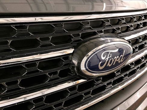 Certified 2022 Ford Explorer XLT w/ Equipment Group 202A image 30