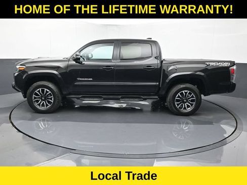 Used 2021 Toyota Tacoma TRD Sport w/ TRD Premium Sport Package AWD/4WD image 4
