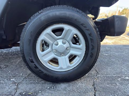 Used 2015 Jeep Wrangler Sport image 9