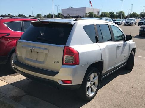 Used 2011 Jeep Compass Sport FWD image 11