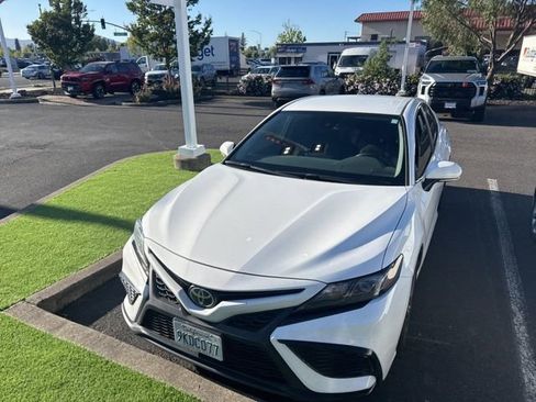 Used 2024 Toyota Camry SE image 7