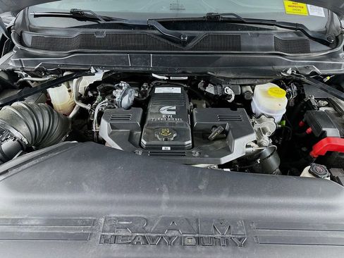 Used 2023 RAM 2500 Limited AWD/4WD image 32