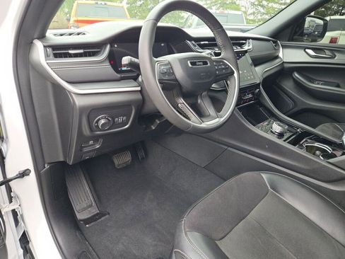 Used 2023 Jeep Grand Cherokee Altitude image 20