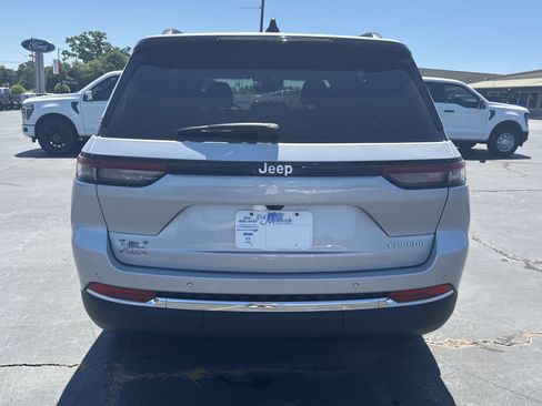 New 2026 Jeep Grand Cherokee Laredo RWD image 7