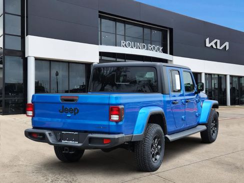 Used 2023 Jeep Gladiator Sport AWD/4WD image 6
