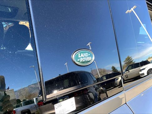 Used 2024 Land Rover Defender 110 X-Dynamic SE image 9