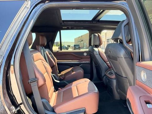 Used 2025 Lincoln Navigator Reserve AWD/4WD image 16