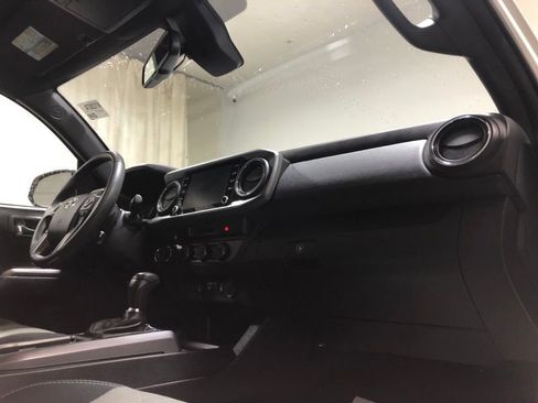 Used 2022 Toyota Tacoma TRD Sport image 13