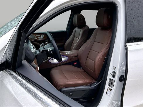 Used 2024 Mercedes-Benz GLE 350 4MATIC w/ AMG Line Exterior image 8