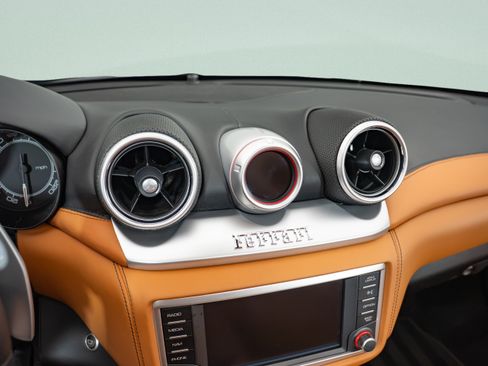 Used 2015 Ferrari California T RWD image 13