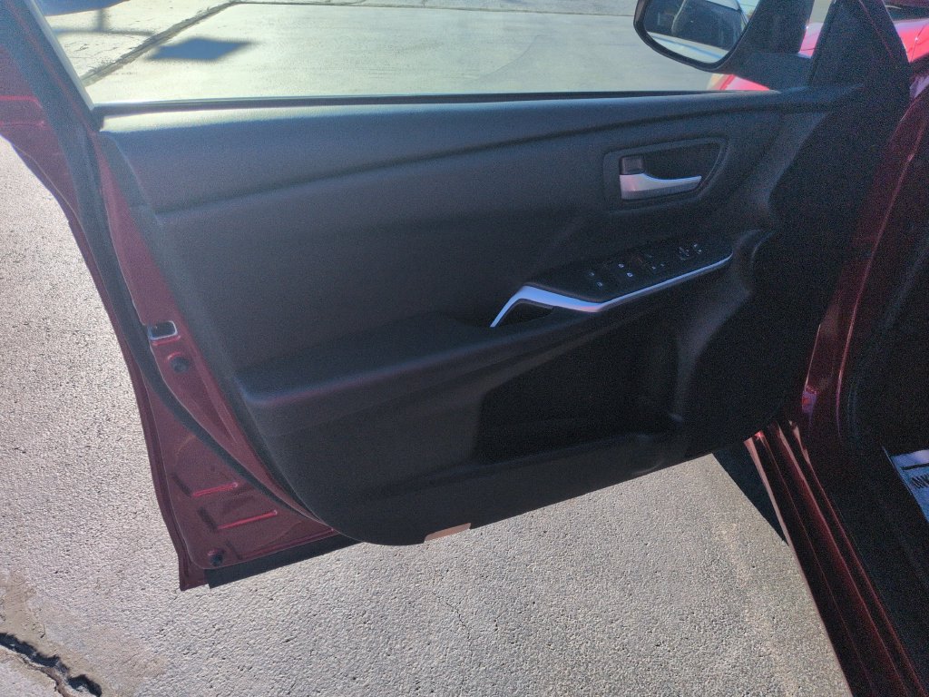 Used 2017 Toyota Camry SE FWD image 10